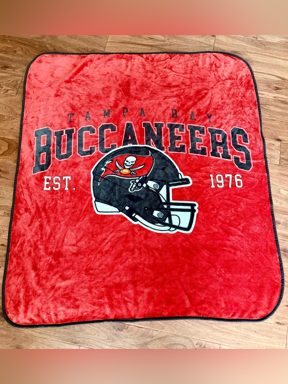 🏴☠️ NFL Licensed Tampa Bay Buccaneers Red Plush Team Throw Blanket